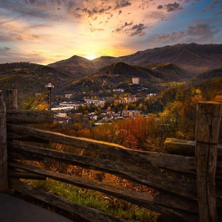 Majestic View Lodge, Amazing Views, Hot Tub, 1089 Free Tickets Each Paid Day, Dollywood And More 蓋特林堡 外观 照片
