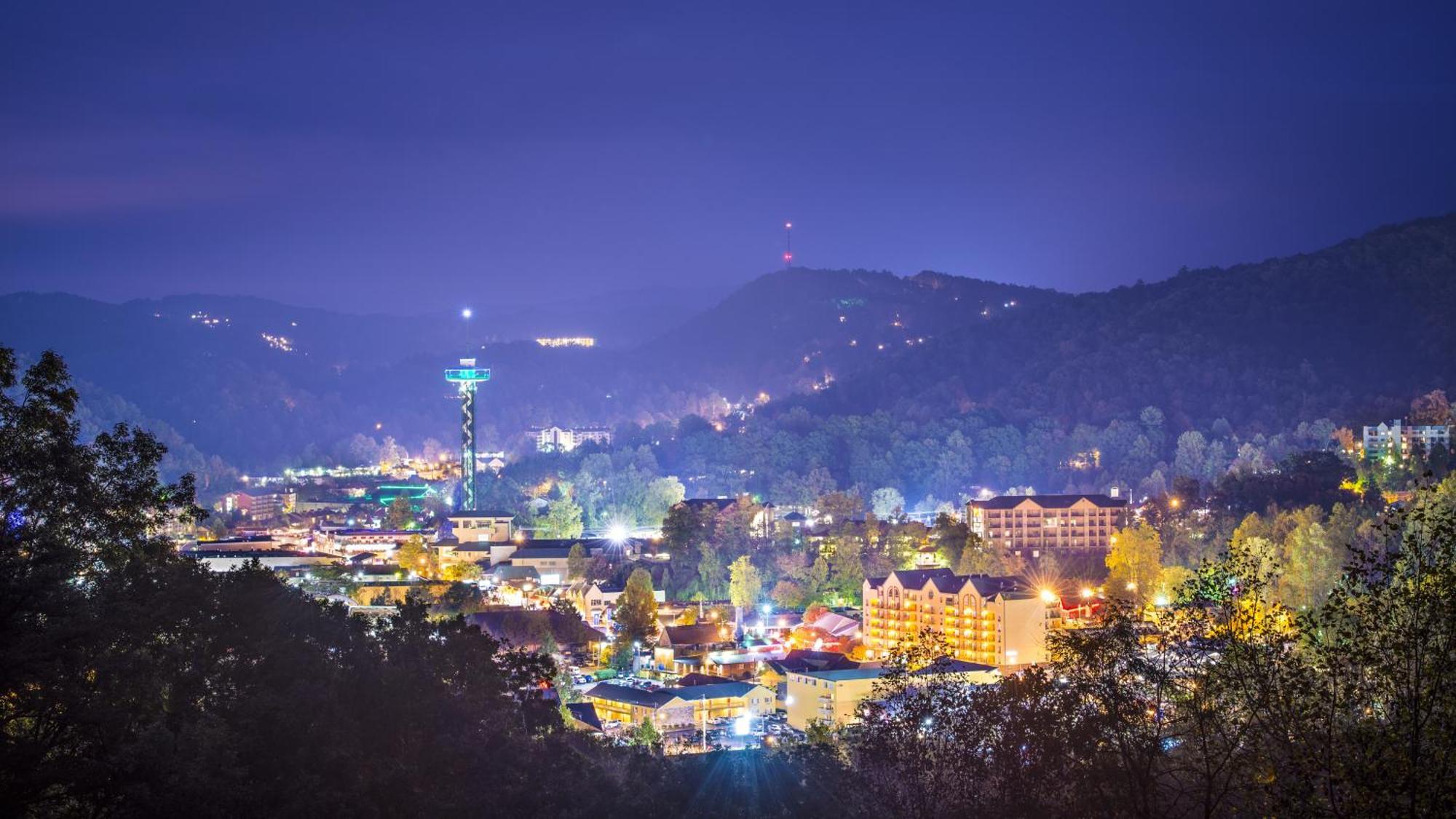 Majestic View Lodge, Amazing Views, Hot Tub, 1089 Free Tickets Each Paid Day, Dollywood And More 蓋特林堡 外观 照片