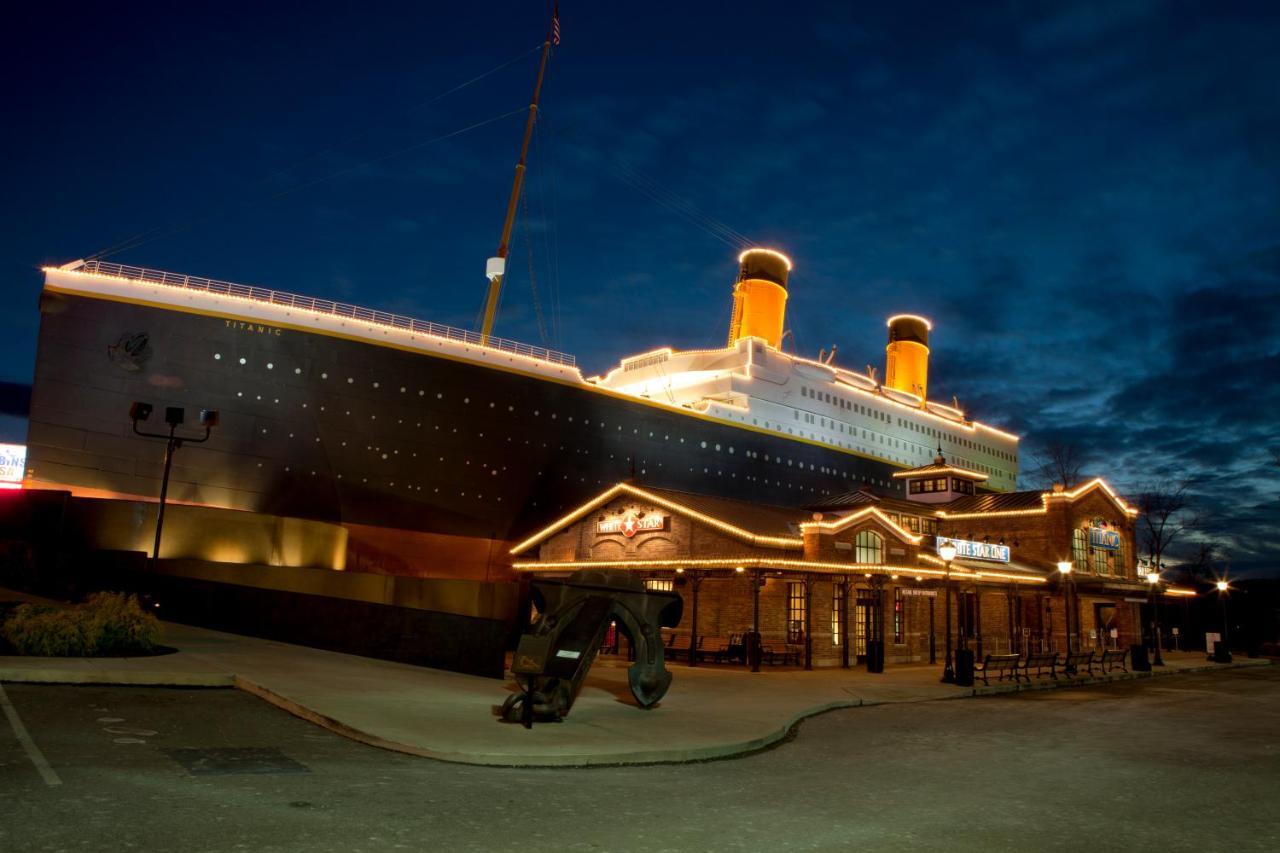 Majestic View Lodge, Amazing Views, Hot Tub, 1089 Free Tickets Each Paid Day, Dollywood And More 蓋特林堡 外观 照片