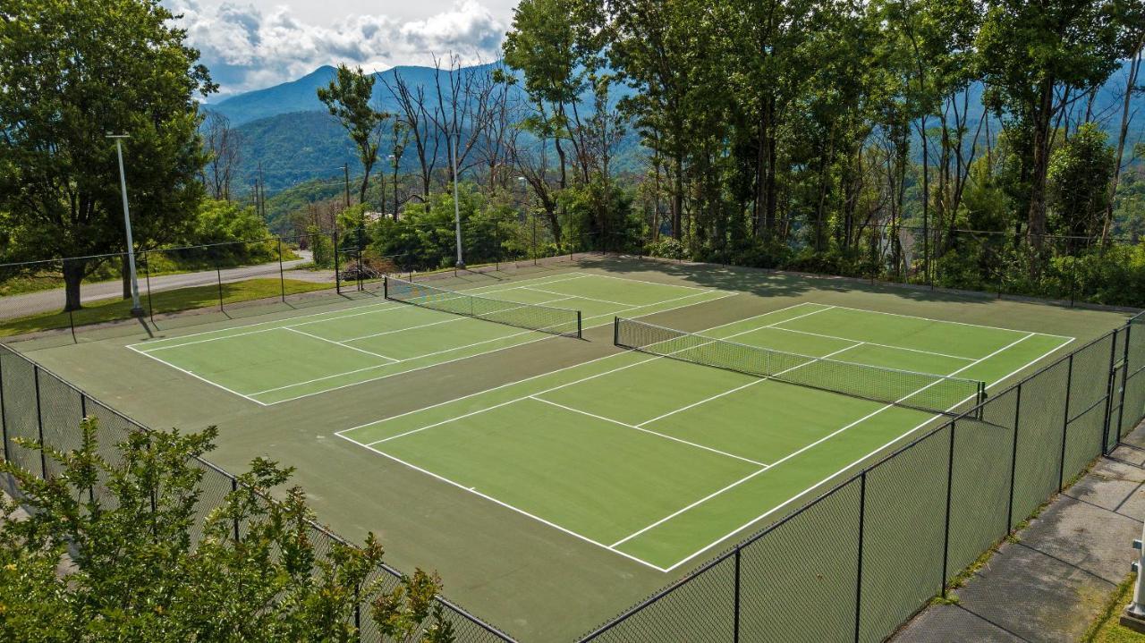 Majestic View Lodge, Amazing Views, Hot Tub, 1089 Free Tickets Each Paid Day, Dollywood And More 蓋特林堡 外观 照片